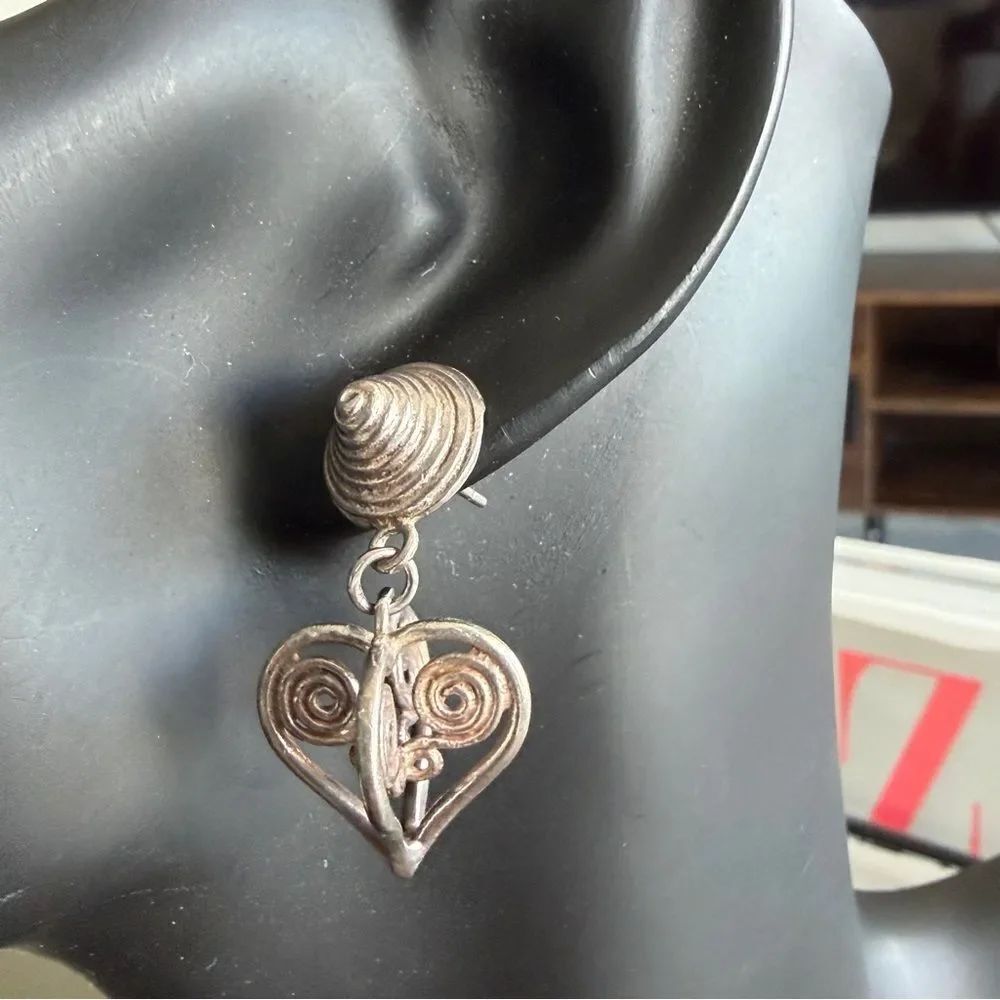 Elegant Vintage Silver Heart Earrings